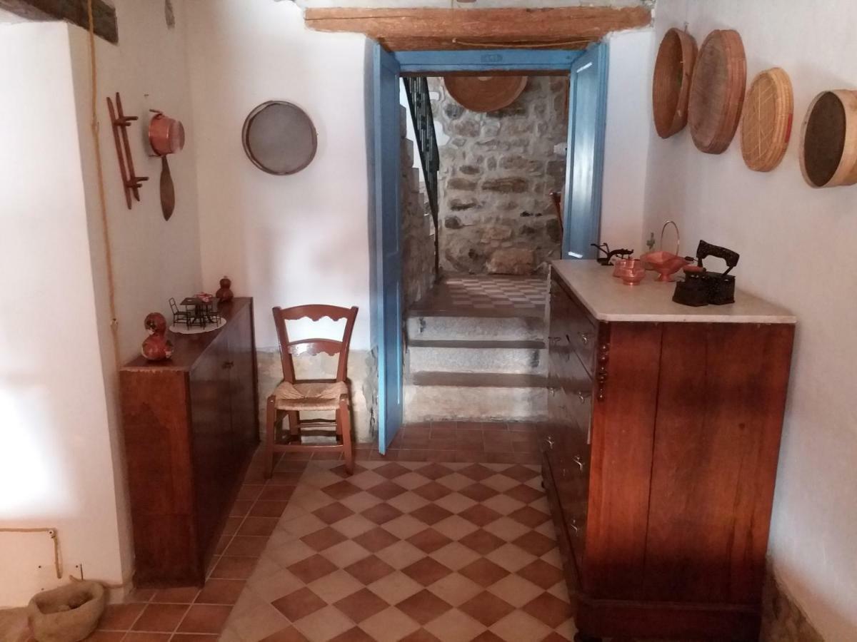 Hotel Sa Domu De Ziu Antoneddu à Tuili Extérieur photo